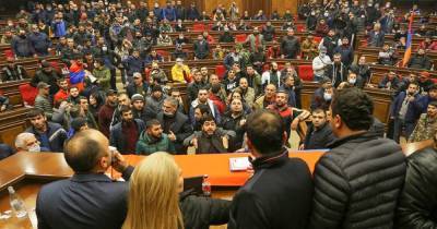 Парламент Армении отказался рассматривать отмену военного положения