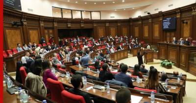 Парламент Армении не стал отменять военное положение в стране
