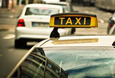 Полиция ищет таксиста, изнасиловавшего петербурженку
