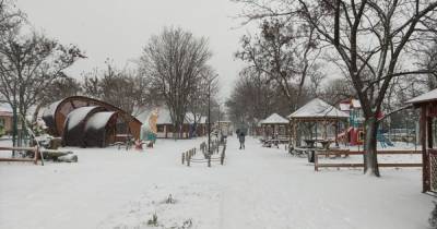 Приморский курорт в Херсонской области засыпало снегом: фото (8 фото)