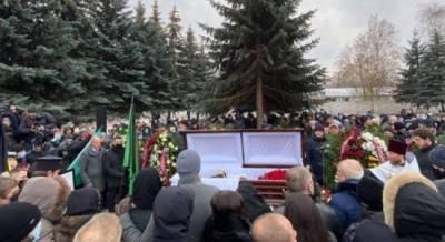 В Харькове во время погребения Кернеса неизвестные устроили салют