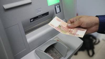Большинство россиян потратит 13-ю зарплату на кредиты и отпуска