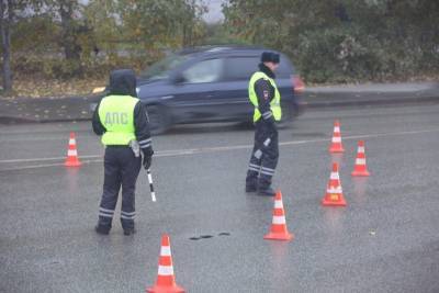 В Екатеринбурге десять человек пострадали после столкновения автобуса с грузовиком