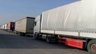 Казахстан просит открыть Китай свои границы для грузов