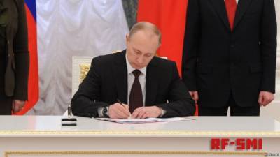 Путин подписал закон о праве экс-президента на пожизненное сенаторство