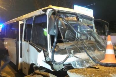 В Екатеринбурге 12 человек пострадали в ДТП