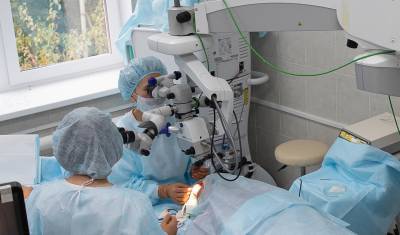 Тюменские офтальмологи исправили пациентке косоглазие после травмы