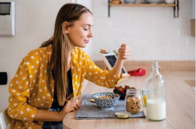 Медики назвали три самых вредных завтрака для женщин