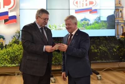 Валерий Емец поздравил работников рязанского отделения Пенсионного фонда