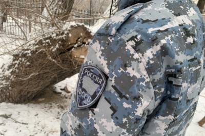 В Хабаровске соседи перекрыли путь к личному участку бетонным забором