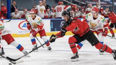 Капитан молодёжной сборной Канады по хоккею получил травму в матче с Россией