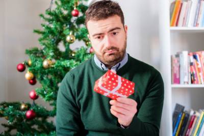 Как не опозориться на Новый год: 10 подарков, которые не стоит дарить родным