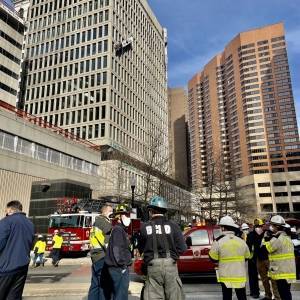 В американском Балтиморе взорвалась многоэтажка: десятки пострадавших. Фото