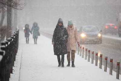 Киев засыпало снегом: впечатляющие фото и видео непогоды