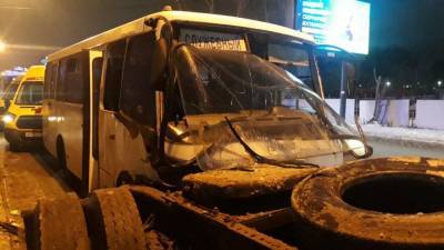 В Екатеринбурге в ДТП с автобусом и грузовиком пострадали 12 человек.