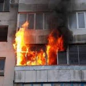 На Бабурке тушили пожар в десятиэтажном доме
