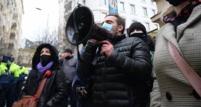 У парламента Грузии вновь протестуют