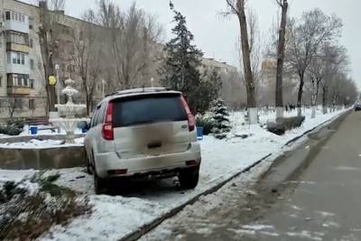Водитель иномарки в Волгограде врезался в фонтан