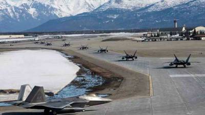 ВВС США «слоновьей прогулкой» продемонстрировали России свою мощь в Арктике