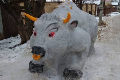 В Ярославле слепили снежного быка