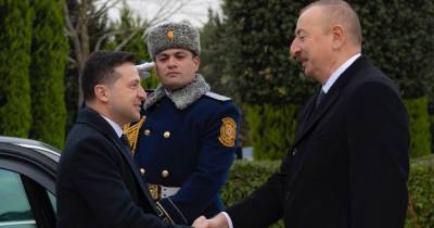 Пригласил в Украину и заверил в поддержке суверенитета: как Зеленский поздравил Алиева с днем рождения