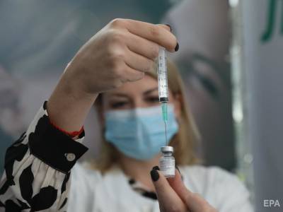Вакцину от коронавируса в мире получило более 2,7 млн человек – Bloomberg