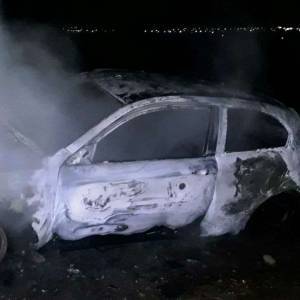В Запорожской области сгорел автомобиль «Alfa Romeo». Фотофакт