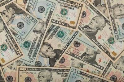 Экономист Калугин заявил о бессмысленности валютных вкладов