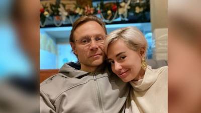 Супруга тренера "Ростова" опровергла слухи о романе мужа и ее матери