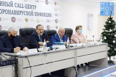 Меликов предложил задействовать правоохранительные органы, чтобы люди прекратили проводить новогодние торжества