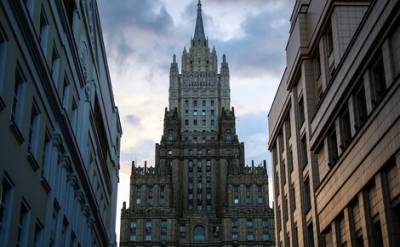 РЕН-ТВ: Из главного здания МИДа на Смоленской площади в Москве смогли вынести 1 миллион долларов