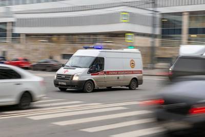 Приехавший в Петербург турист попал в больницу после избиения бомжом