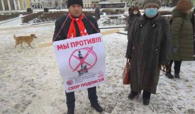 В Костроме начались протесты против памятника Сусанину, стоящему на коленях