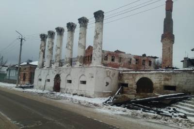 В Касимове украли старинные парадные ворота сгоревшего Дома Барковых
