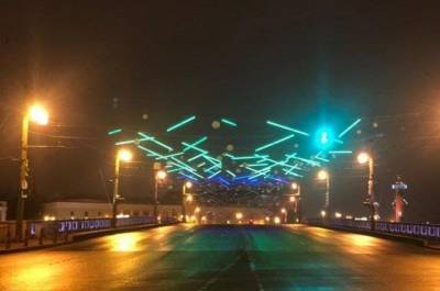 В Петербурге власти потратили на украшение Дворцового моста ₽12,4 млн