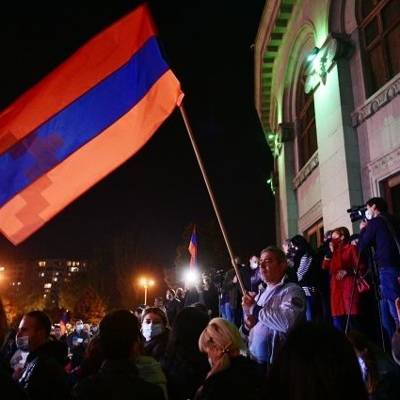 Полиция Еревана задержала почти 70 участников акции протеста у здания правительства