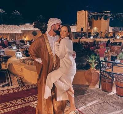 «Любимейшее место на Земле»: Анфиса Чехова в алом платье станцевала в пустыне арабский танец