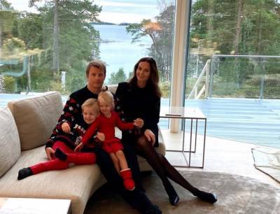 Семья Кими Райкконена отмечает Рождество в Финляндии