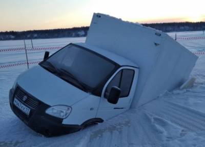 В Ижемском районе грузовой фургон ушел под лед на Печоре