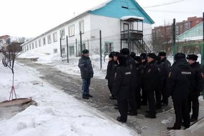 «Засунули кипятильник в задний проход, он взорвался»: иркутских надзирателей обвинили в пытках сироты