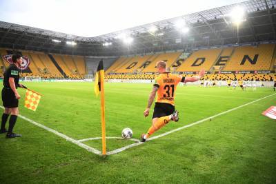 Немецкий клуб продал 72 тысячи билетов на матч при пустых трибунах