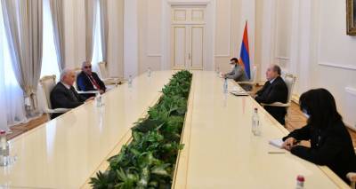 Президент Армении обсудил с представителями Демпартии и "Наследия" пути выхода из кризиса