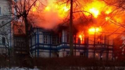 Дети не пострадали при пожаре в санатории "Колчаново" в Ленобласти