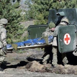 В зоне ООС украинский боец подорвался на взрывном устройстве