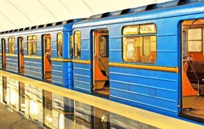 Газонокосилка, надувной матрас и платье: что потеряли пассажиры в Киевском метро за 2020 год
