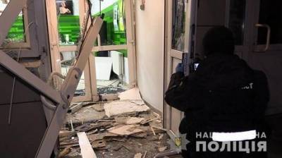 В столице неизвестный взорвал отделение банка