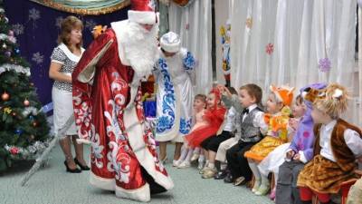 «Дед Мороз, приходи!» — как в период коронавирус проходят утренники для детей