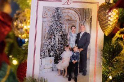Королевская семья Монако презентовала гламурную рождественскую открытку