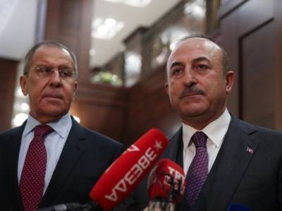 Лавров и Чавушоглу обсудят в Сочи минимизацию рисков эскалации в Карабахе