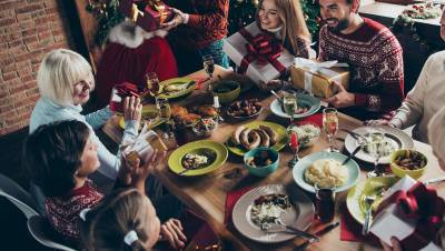 Россиян попросили быть аккуратнее с едой и алкоголем в праздники